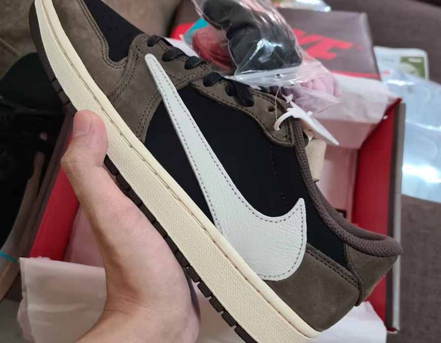 fake travis scott jordan 1 low mocha 2