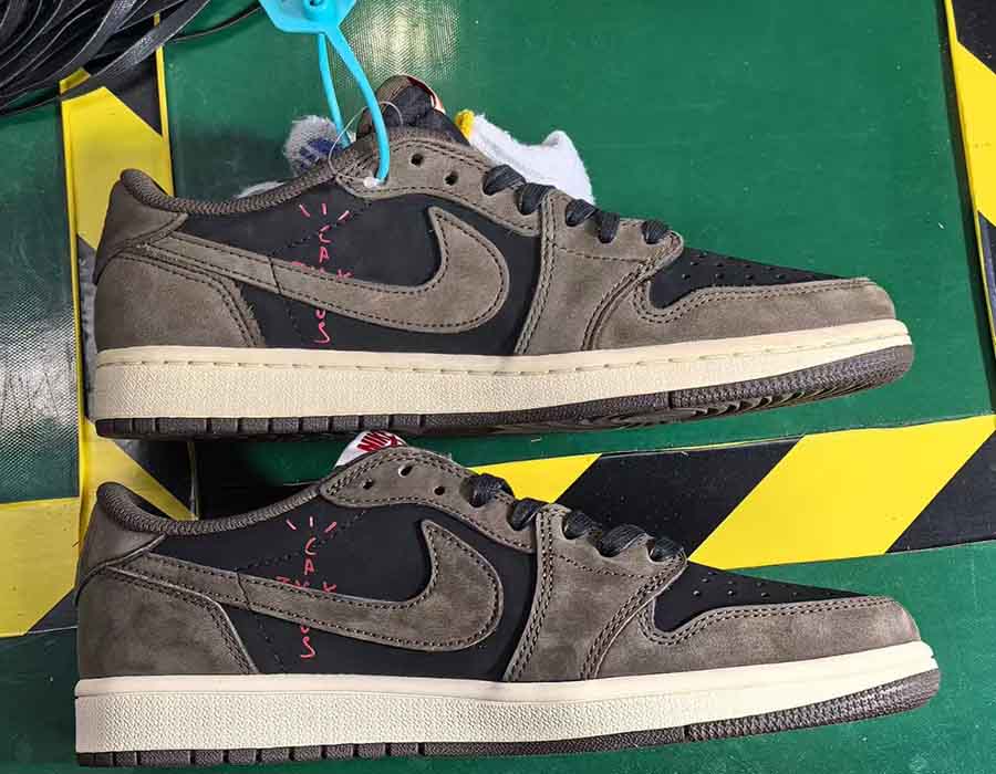 The Features of the Fake Travis Scott Jordan 1 Low Mocha